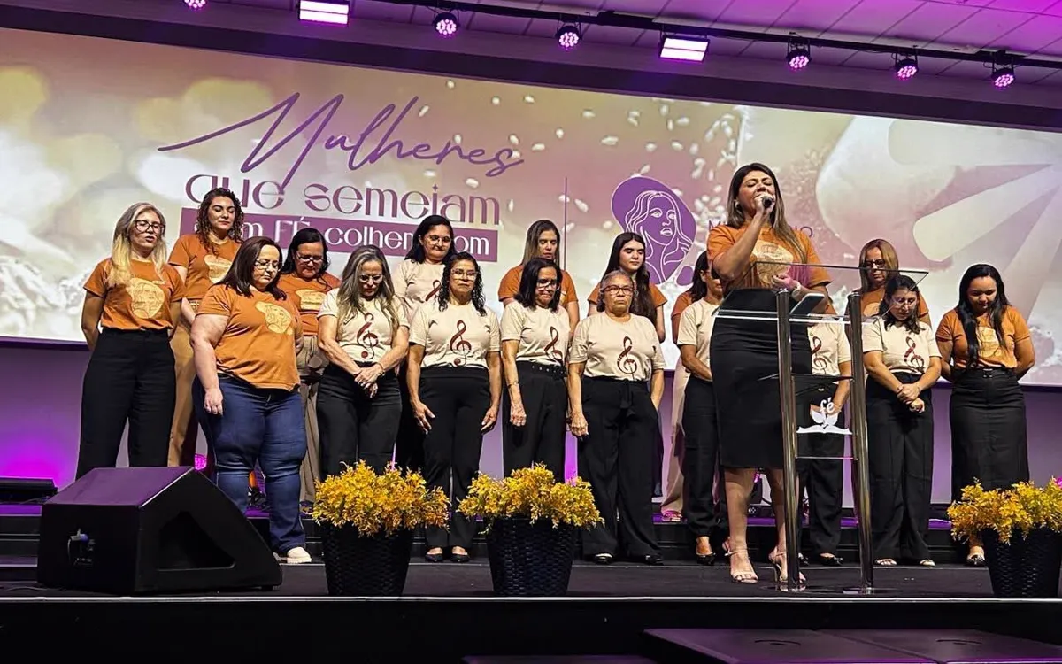 Mulheres do ministério feminino reunidas no evento Mulheres que Semeiam com Fé