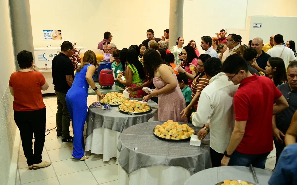 Mesa servida pelo Ministério Gourmet